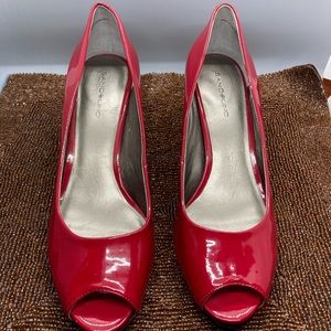 Bandolino Women's Rainaa Peep Toe Pump
8.5M Red